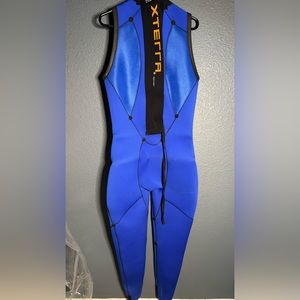 sleeveless wet suit